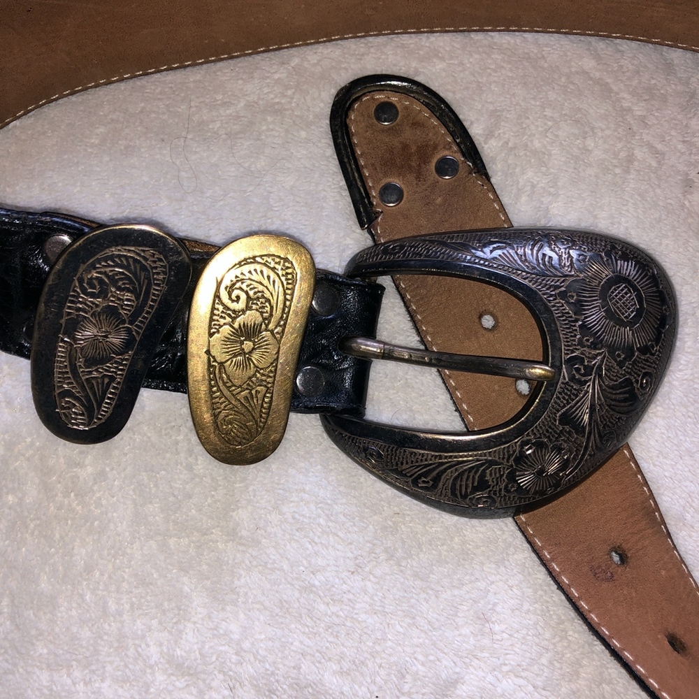 Black Leather Elaborate Tooled Buckle Belt Small